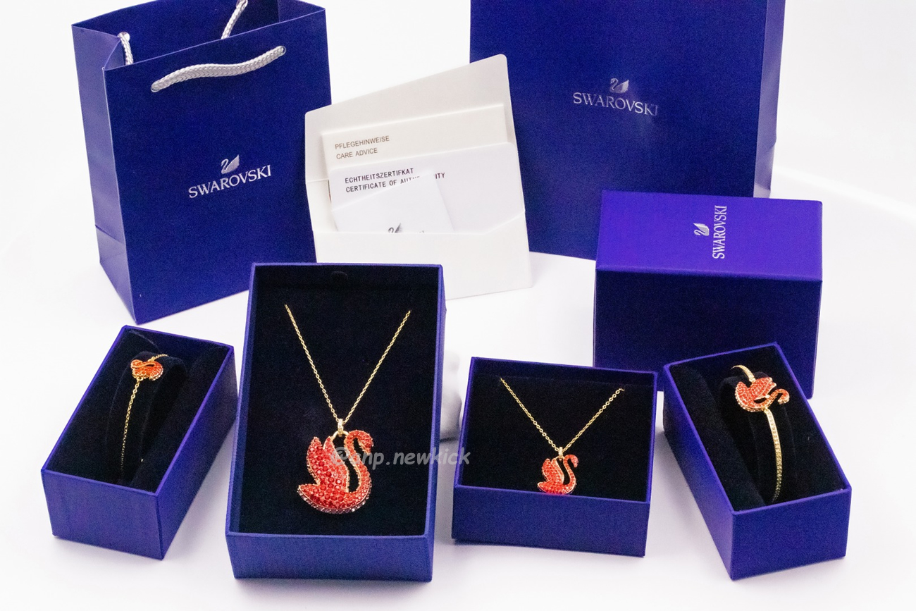 Swarovski New Year Swan Collection (1) - www.newkick.vip